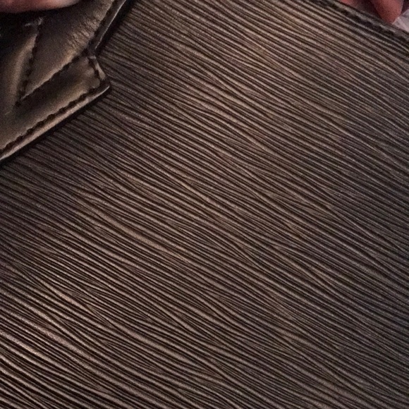 LOUIS VUITTON black Epi Saint Jacques in excellent condition. Authenticated - Picture 3 of 17